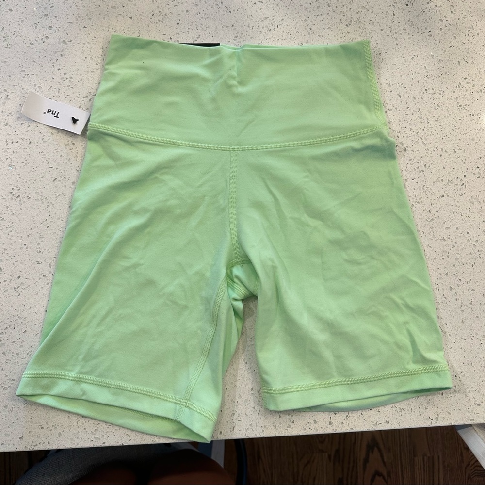 TNA Butter Atmosphere High Rise 7” Short NWT